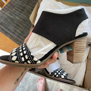 Toms Majorca Cutout Heel